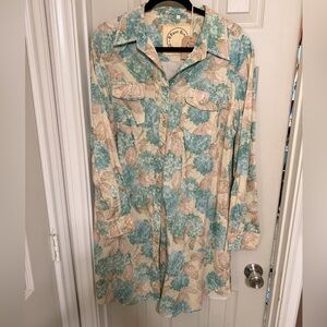 A RARE BIRD Pearl Snap Button-down Shirt. Rhinestone detail